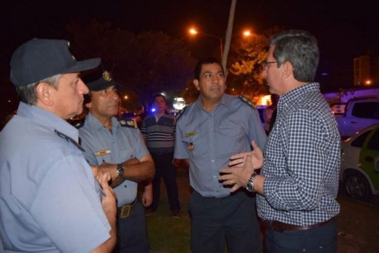 Operativo de la Policía de Corrientes en el barrio Mil Viviendas. (Foto: Época)