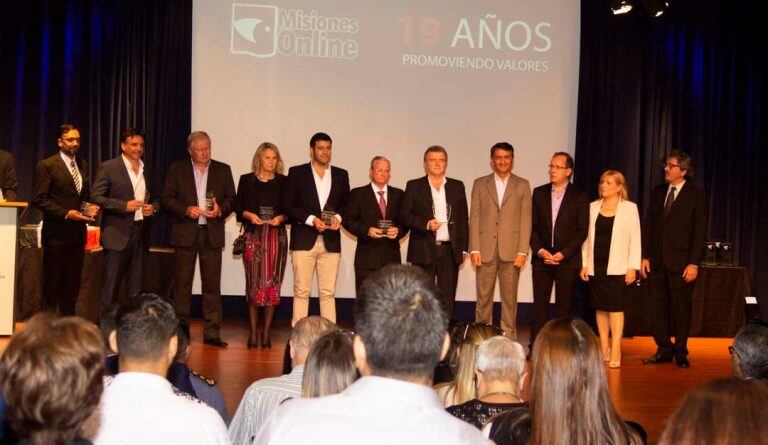 Empresas distinguidas durante la celebración del aniversario de Misiones Online. (MisionesOnline)