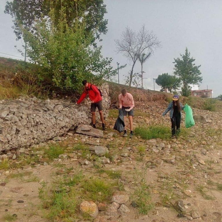 Nueva jornada de limpieza del lago San Roque