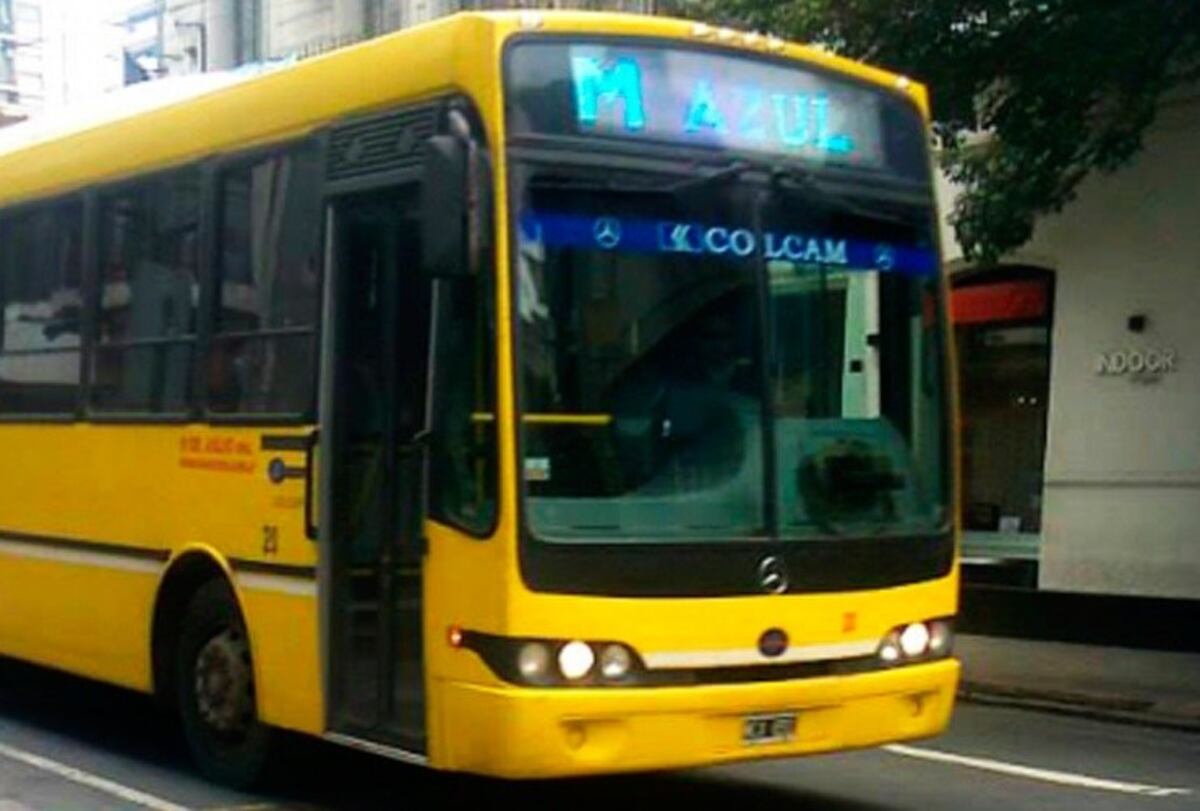 Detuvieron a un hombre por masturbarse arriba de un colectivo en el centro