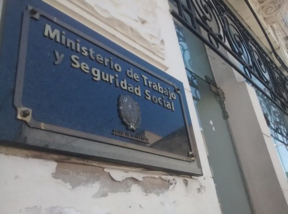 Viernes con doble paritaria: se reúnen empleados de la administración central y trabajadores de la salud