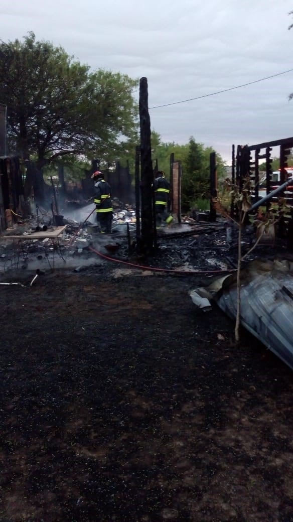 Villa del Prado: se generó un incendio que dejó pérdidas totales en una vivienda