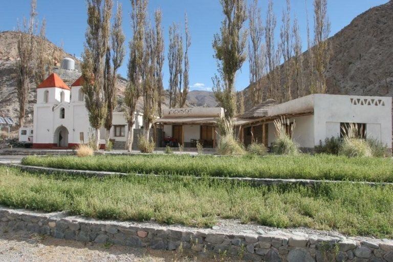 La capilla, el centro de artesanías, y el comedor de El Alfarcito. (Web)