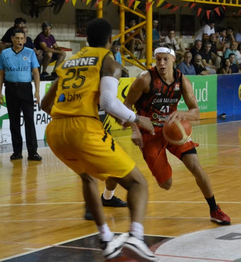 San Martin venció a Libertad de Sunchales en el primer partido del año.