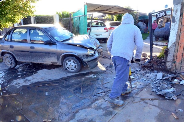 La conductora presentó un corte en la cabeza, pero no era grave (Marcelo Ochoa).