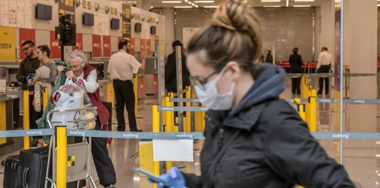 Proponen que se implemente un pasaporte de salud para reactivar los vuelos internacionales (Foto: EFE)