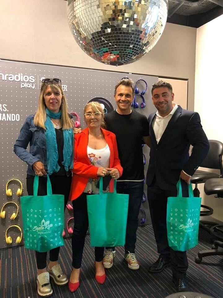 Sergio Lapegue junto a la Secretaria de Turismo Marcela Chavero e integrantes de su equipo de trabajo