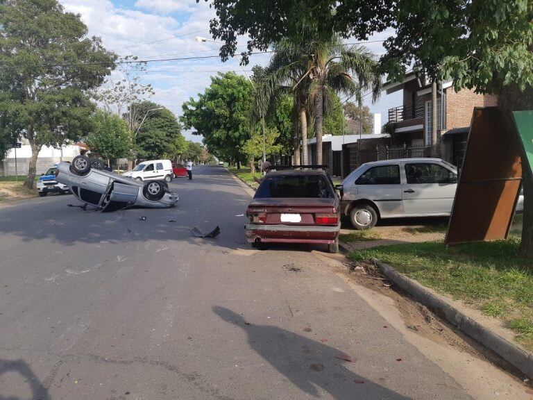 El Chevrolet embistió a otros dos autos que se encontraban estacionados