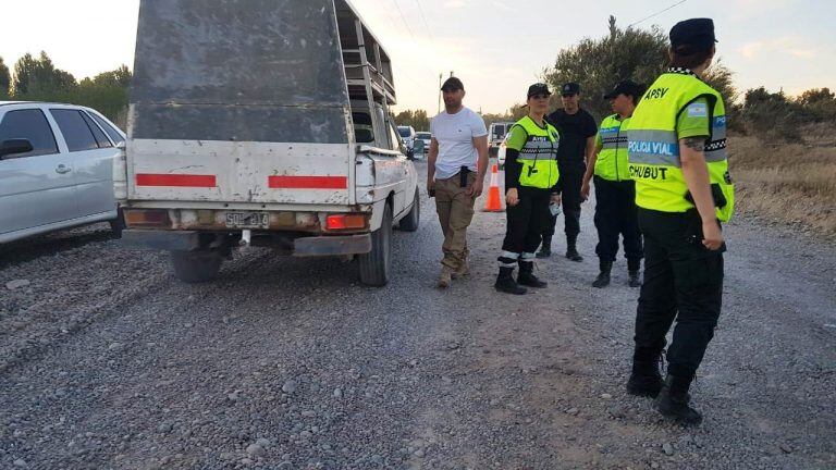 Es importante recordar que la carrera, que recorre 42 km, tiene como punto de partida la ciudad de Gaiman y finaliza en Rawson, transita las RN 25 y RP 7 donde el tráfico vehicular es intenso y requiere un trabajo coordinado.