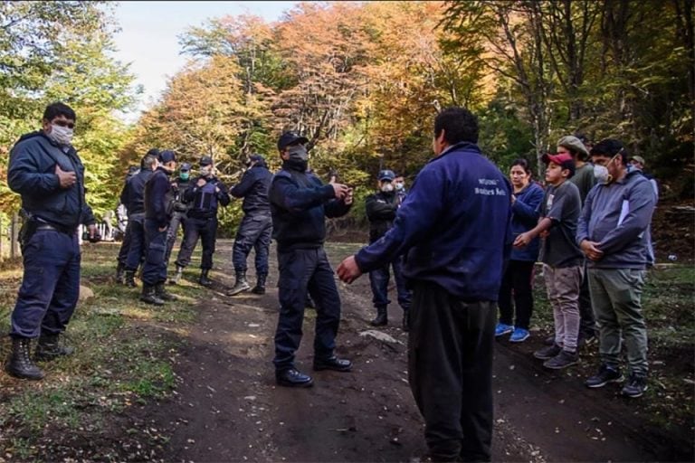 Conflictos por tierras en Bariloche (web).