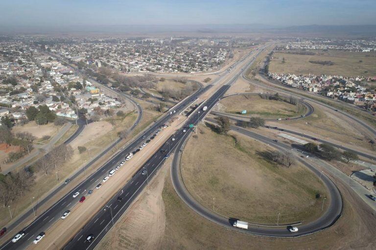 Nuevos tramos de la avenida Circunvalación de tres manos se habilitaron este viernes.