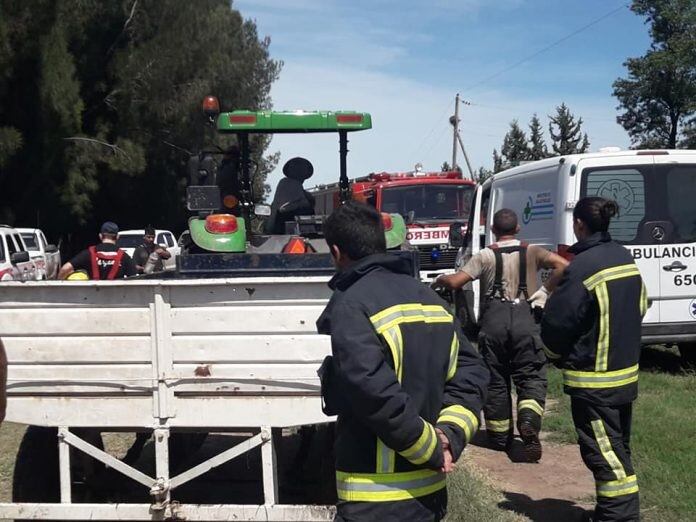 Bomberos Voluntarios asistieron al lugar para trasladar los restos de Juan Héctor Bielanovicz.