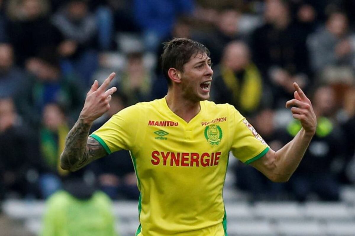 Desapareció de los radares el avión en el que viajaba el delantero argentino Emiliano Sala