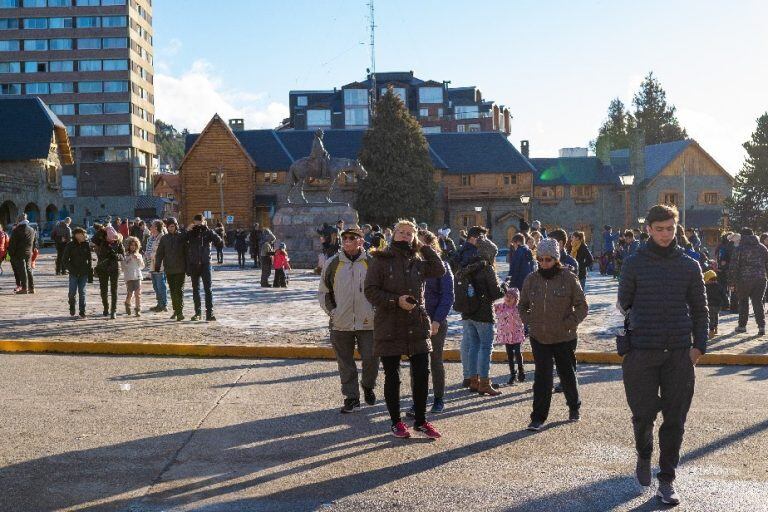 Advierten que en febrero habrá más turistas en Bariloche (web).