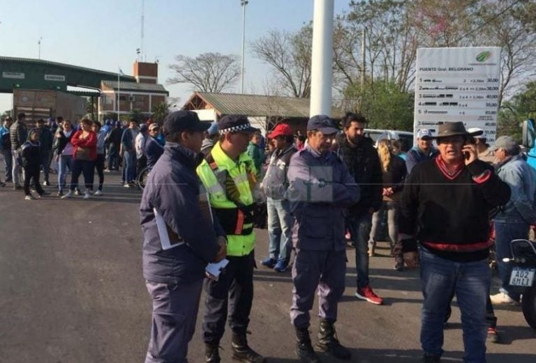 Manifestación en el puente General Belgrano. (Foto: Diario Norte)