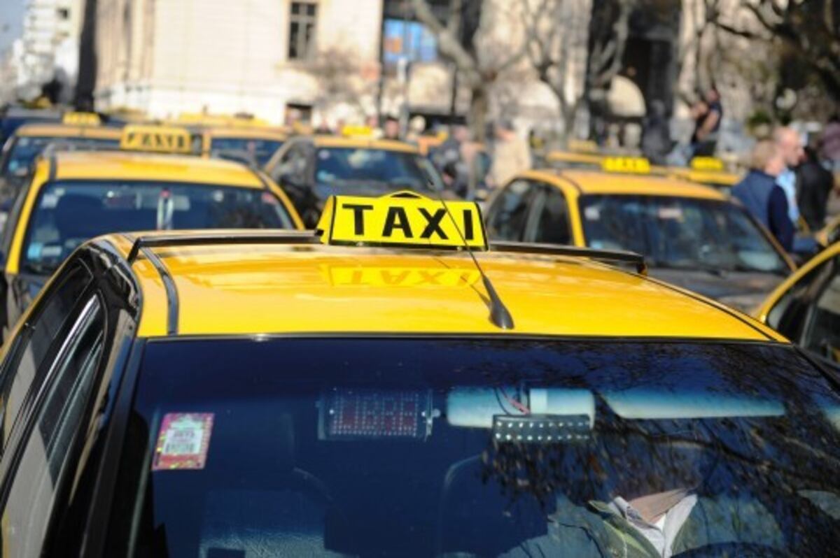 El 60% de los choferes de taxis de Rosario está precarizado