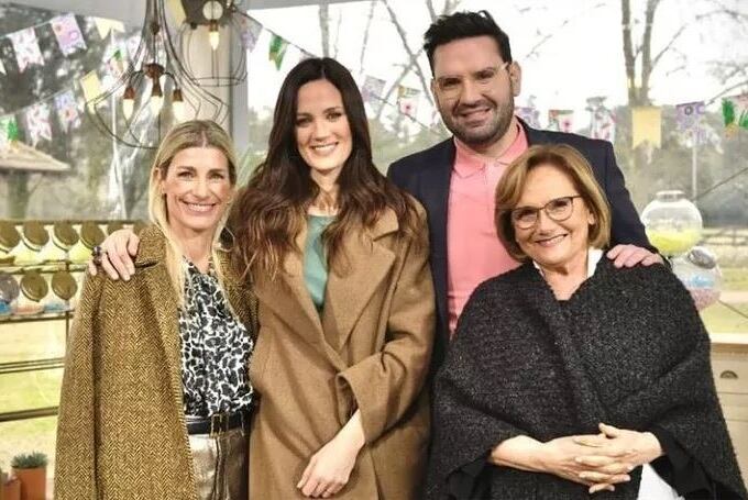 El renovado jurado de "Bake Off" acompaña a su conductora, Paula Chaves. (Instagram).