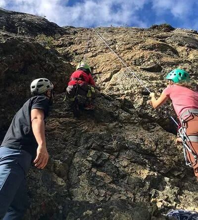 Comenzarán los Talleres de canotaje, escalada en roca y caminatas familiares