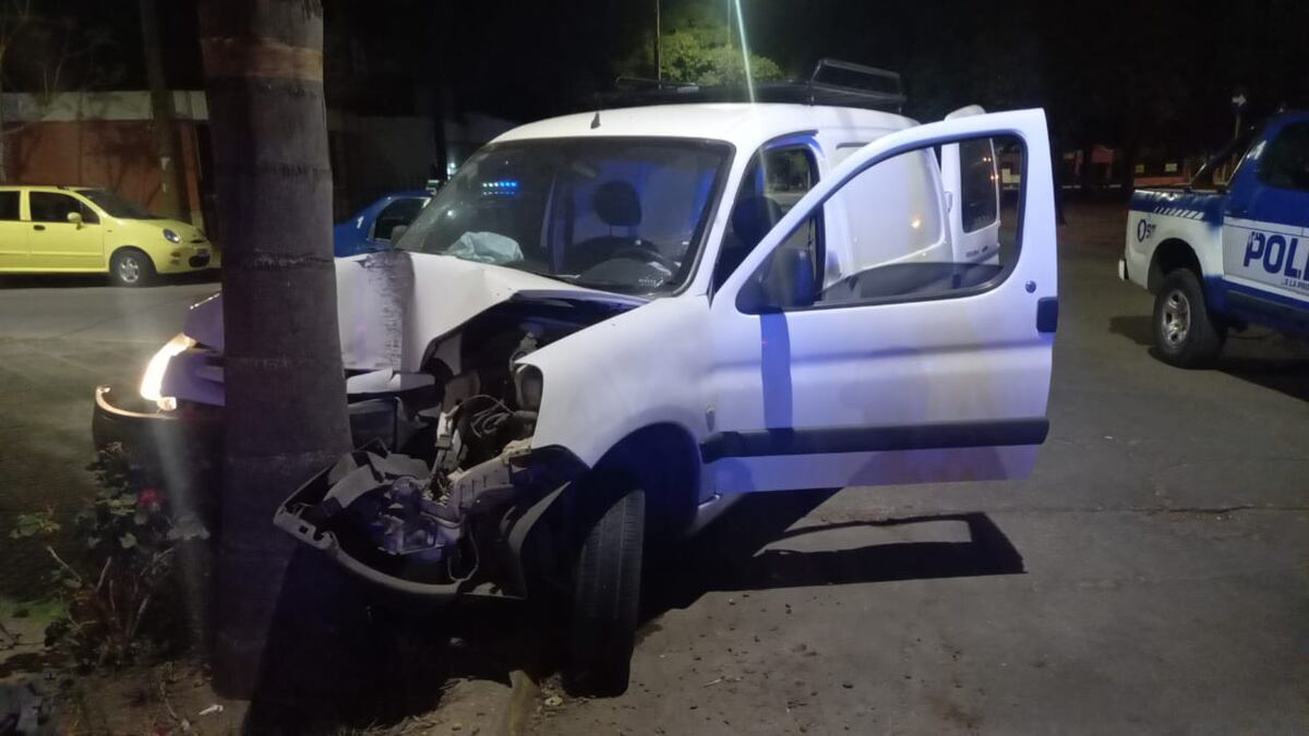 Detuvieron a un menor de 13 años tras saquear el comedor del club Universitario y escapar en una camioneta