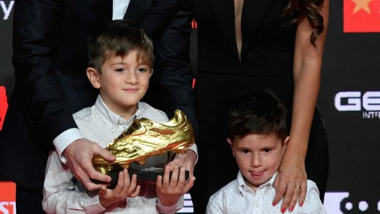 Thiago y Mateo en la entrega del botín de oro.