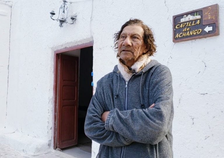 Abel Montesinos, en la capilla de Achango.