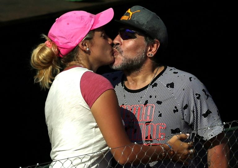 Diego Maradona y Rocío Oliva - Foto: REUTERS/Marcos Brindicci 