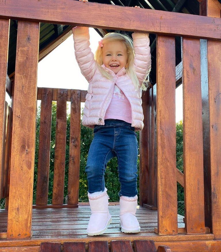 Matilda jugando en su plaza privada