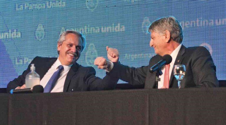 El saludo entre el presidente y el gobernador (Vía Santa Rosa)