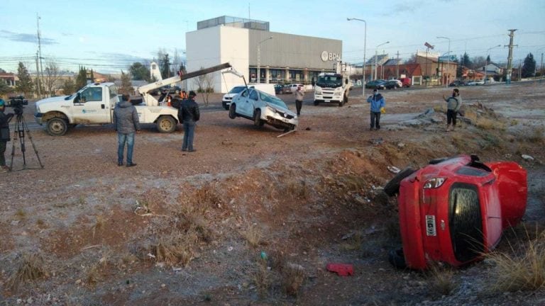 Piden precaución por hielo en el asfalto tras registrarse varios accidentes viales en Neuquén (Foto: NQN Telefé)