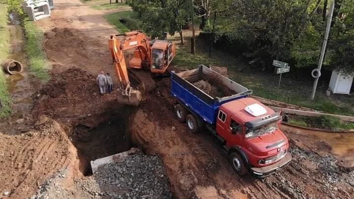 Construyen un desagüe de 40 meteros en la Avenida Centenario y Avenida Kolping de Posadas.