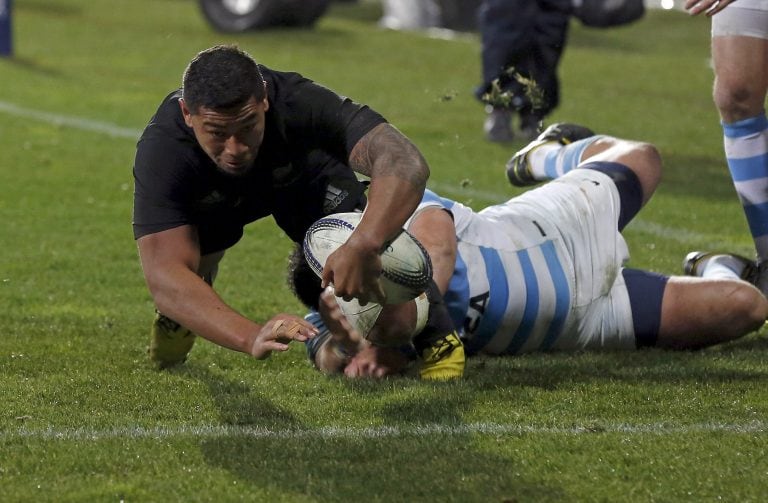 Charles Piutau de los All Blacks (Foto: REUTERS/Anthony Phelps)