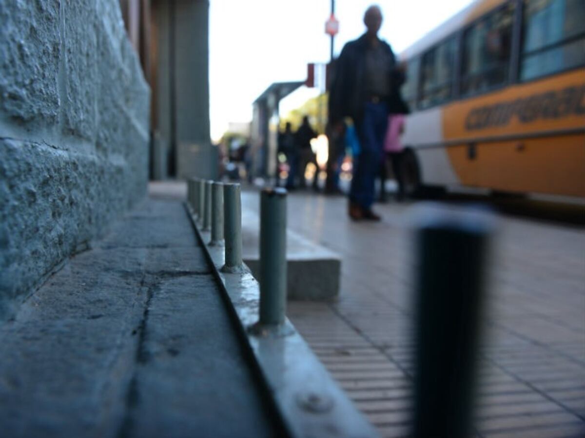 Pinches cabrones: Las mil y una formas para no dejarte sentar ahí