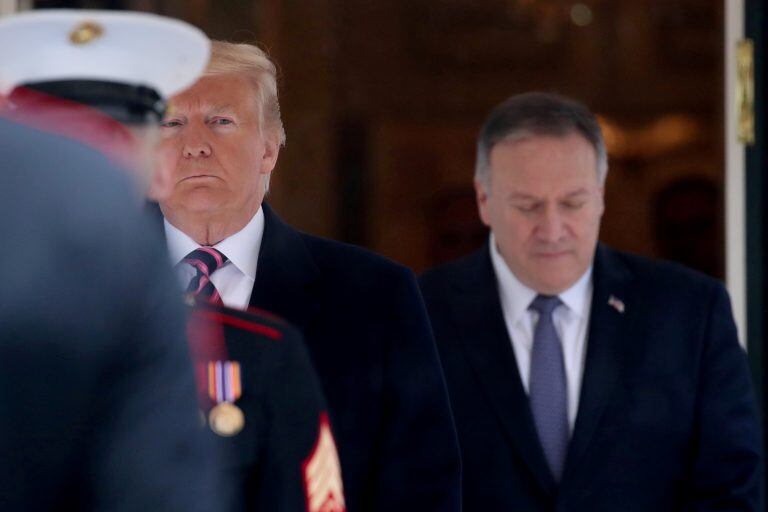 Donald Trump waits y Mike Pompeo (Foto:REUTERS/Jonathan Ernst/Archivo)