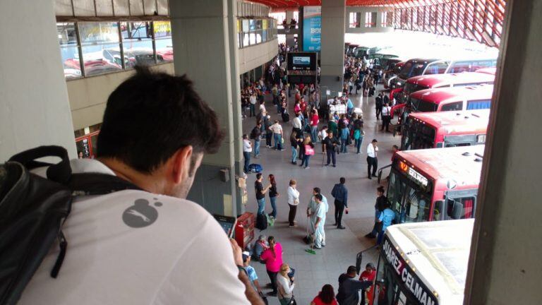 Las asambleas afectan los servicios en la Terminal de Ómnibus de Córdoba.