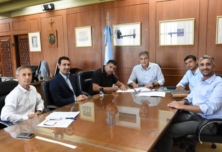 El viernes se rubricó el convenio entre la Municipalidad de Rafaela y los Bomberos Voluntarios.