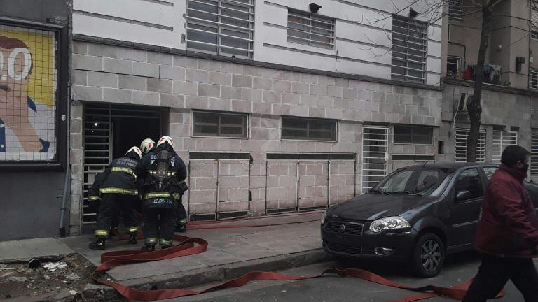 Incendio en un departamento de Balvanera (Emergencias BA)