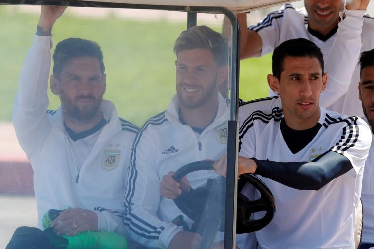 Messi - Ansaldi y Di María en un entrenamiento