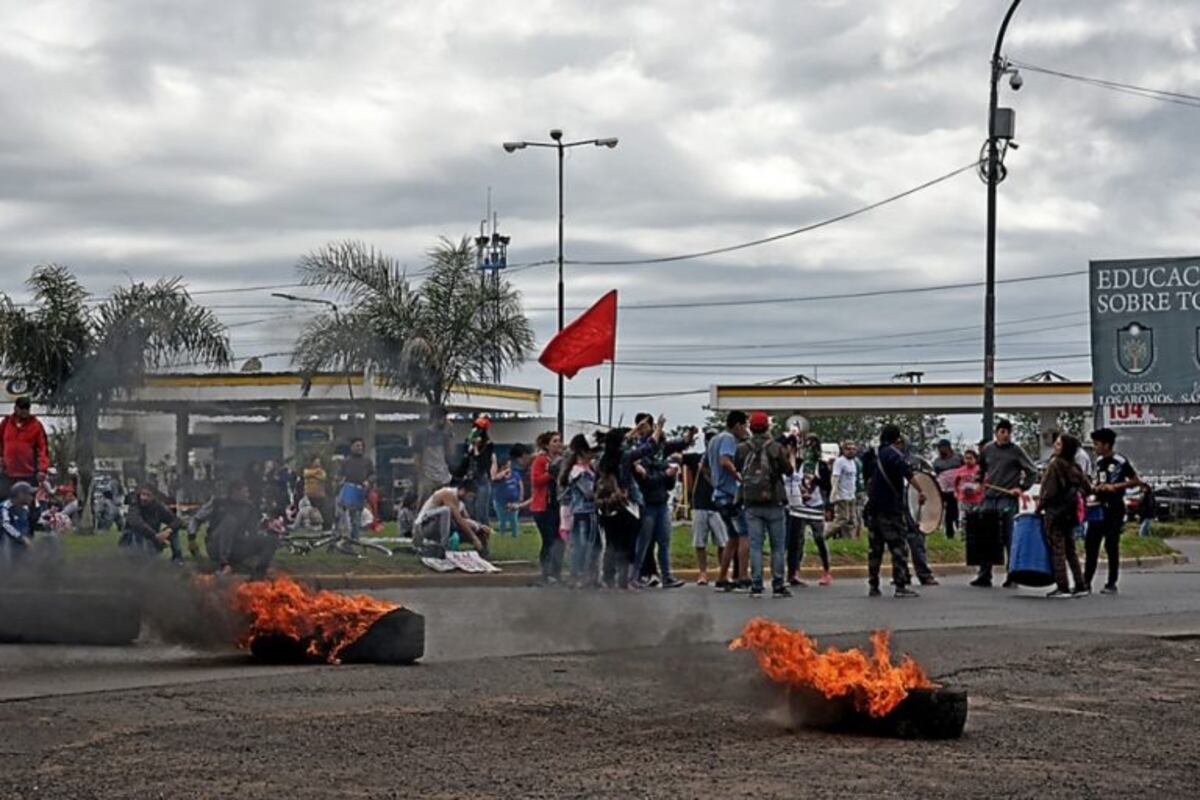 Acatamiento dispar al paro en San Nicolás con cortes y movilización