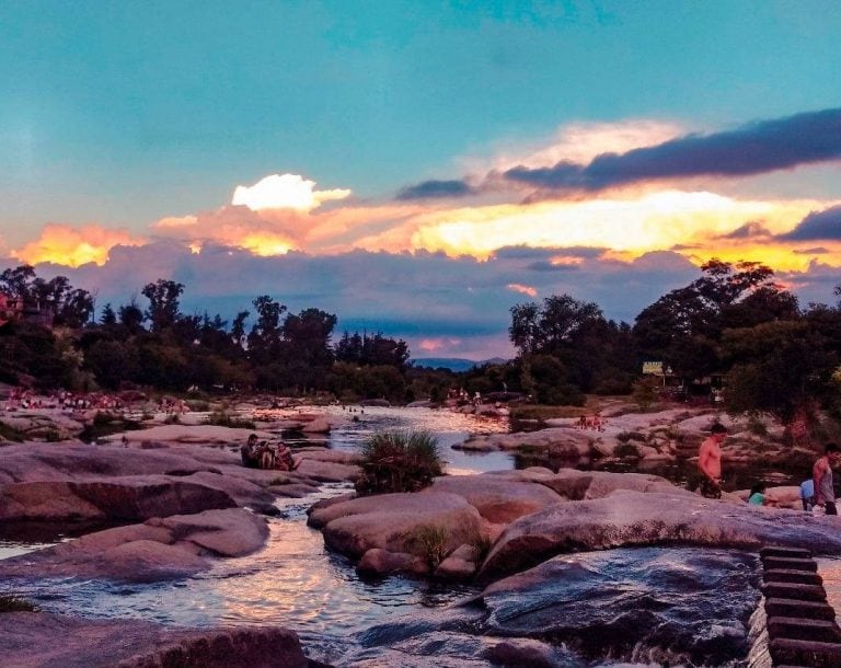 Las sierras de Córdoba, sus ríos y playas son ideales para que los cancerianos compartan junto a su familia