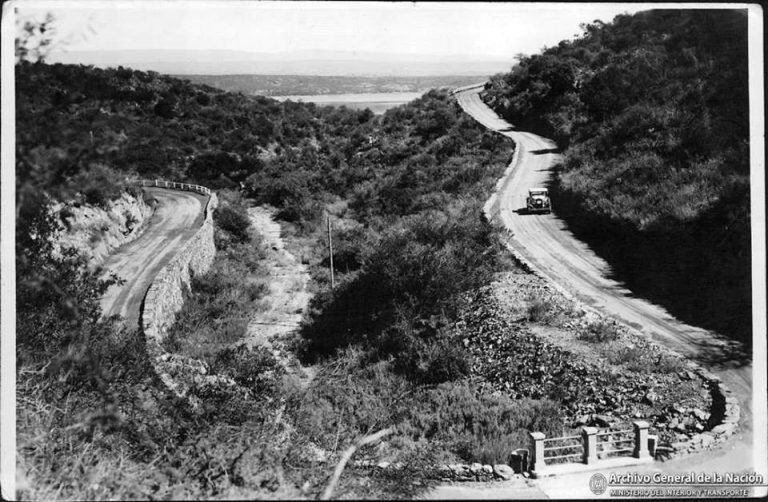 Viejo camino de las 100 curvas