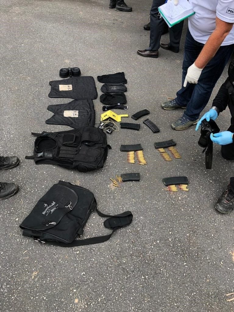 Las armas incautadas por la Policía tras el intento de asalto a las sucursales del Banco do Brasil y el Santander Brasil, en la ciudad de Guararema, en la región metropolitana de Sao Paulo, (Brasil). EFE/Secretaria de Seguridad Publica