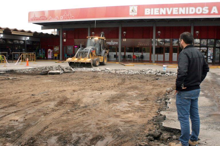 Obras de pavimentación terminal de ómnibus Arroyito