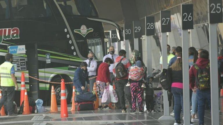 Arribo de pasajeros a Mendoza.