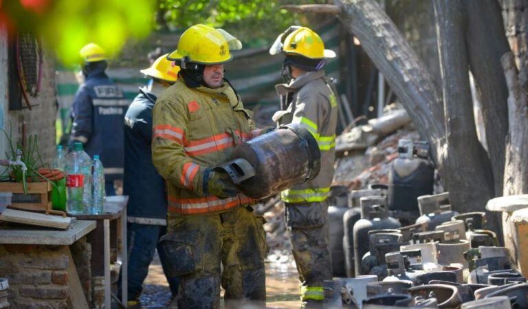 Incendio y explosión en un depósito de garrafas en Tortuguitas (Foto: Clarín)