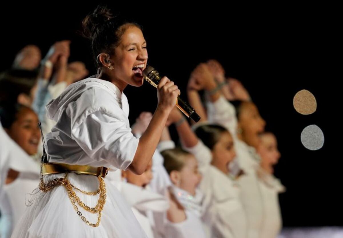 Emme, la hija de Jennifer Lopez y Marc Anthony, cantó con su madre y fue la revelación del Super Bowl