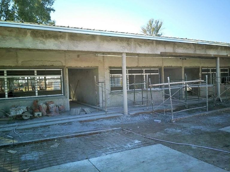 Obras en la escuela Guillén en Real del Padre.