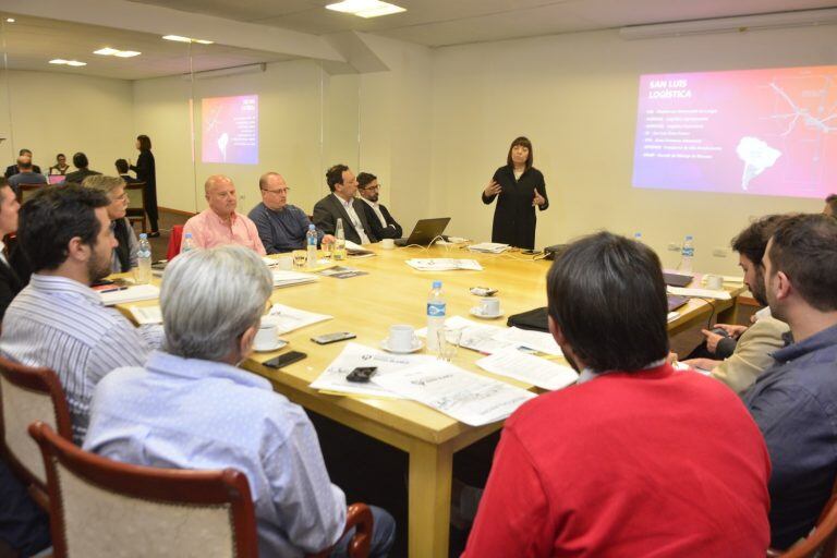 Participaron representantes provinciales, directivos portuarios y asociaciones del transporte intermodal (agenciasanluis.com)