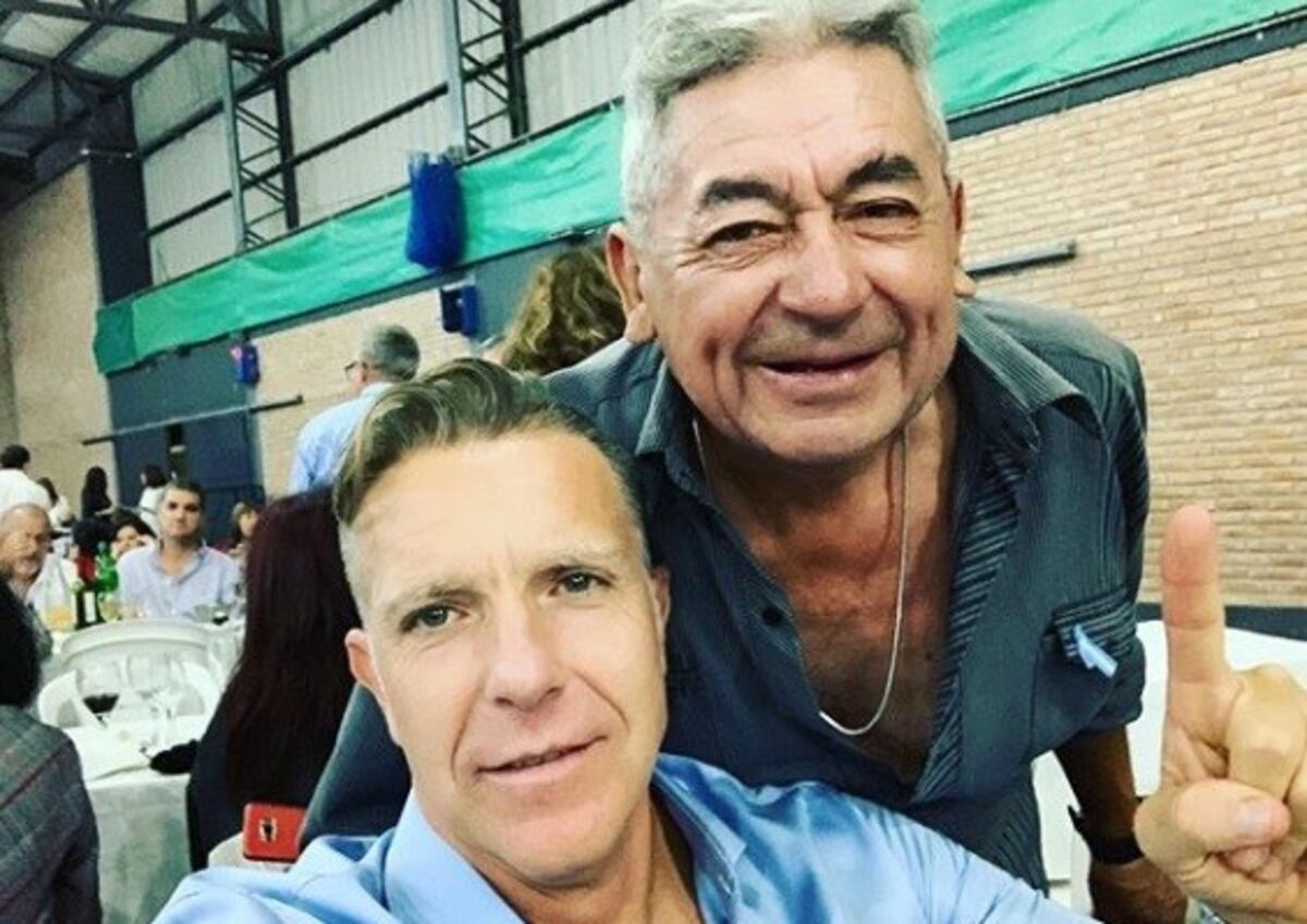 Alejandro Fantino se reencontró con sus ex compañeros del colegio en su pueblo natal