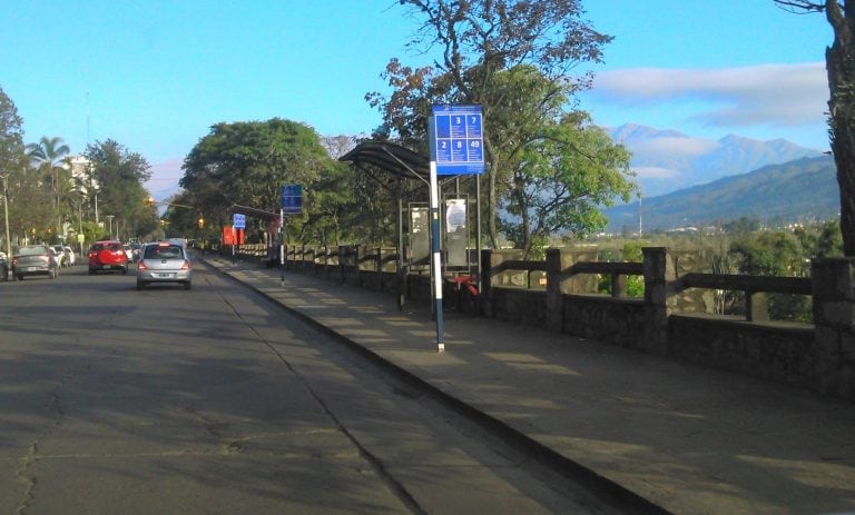 Las paradas de colectivos vacías, en Jujuy. (Archivo Vía Jujuy)