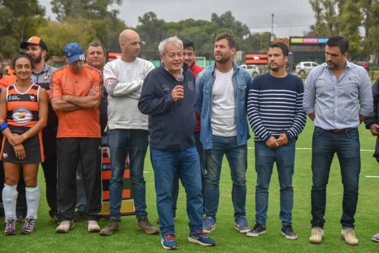 Autoridades del municipio, del Alta Gracia Rugby Club y de la Federación cordobesa de Hockey.